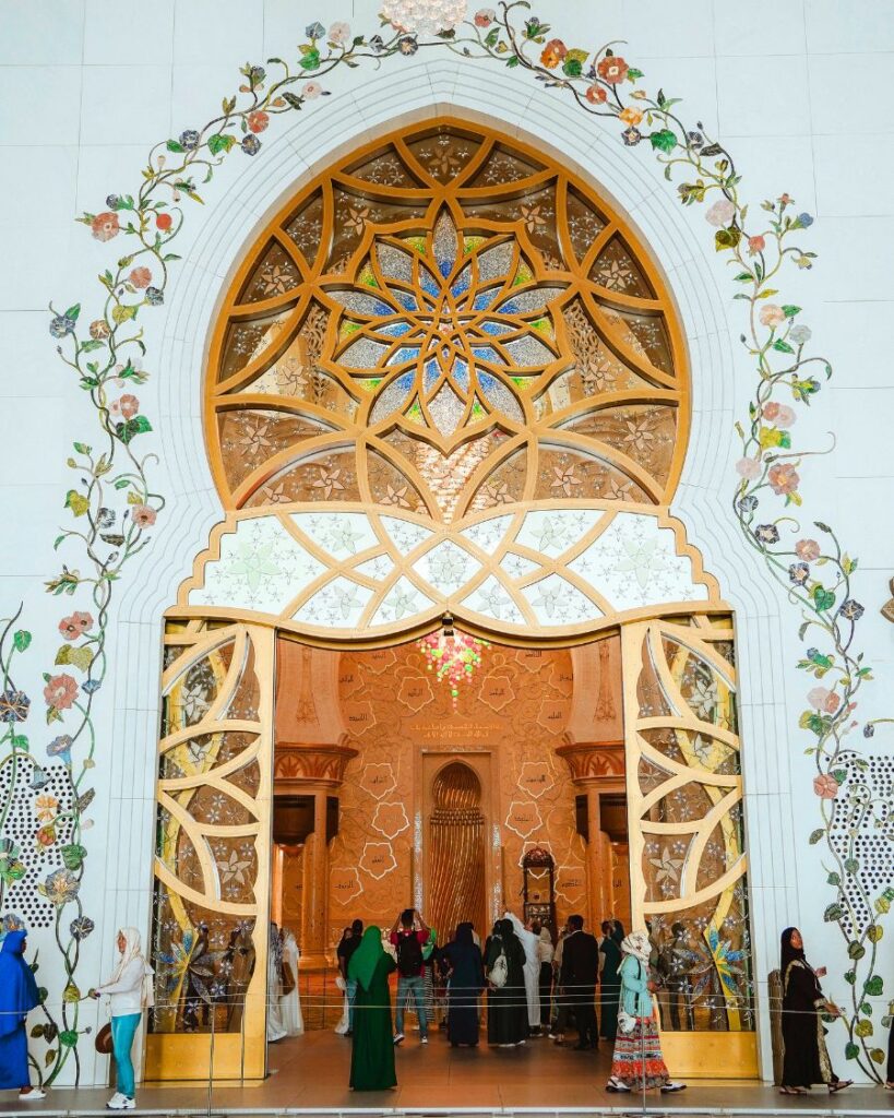 Visiting the Sheikh Zayed Mosque in Abu Dhabi